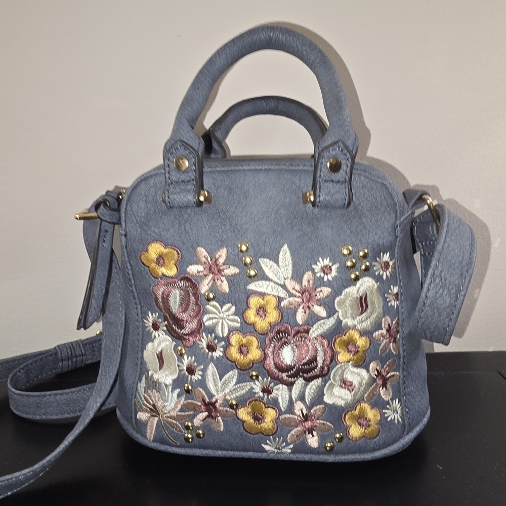 Floral Embroidered Handbag - Stylish & Versatile